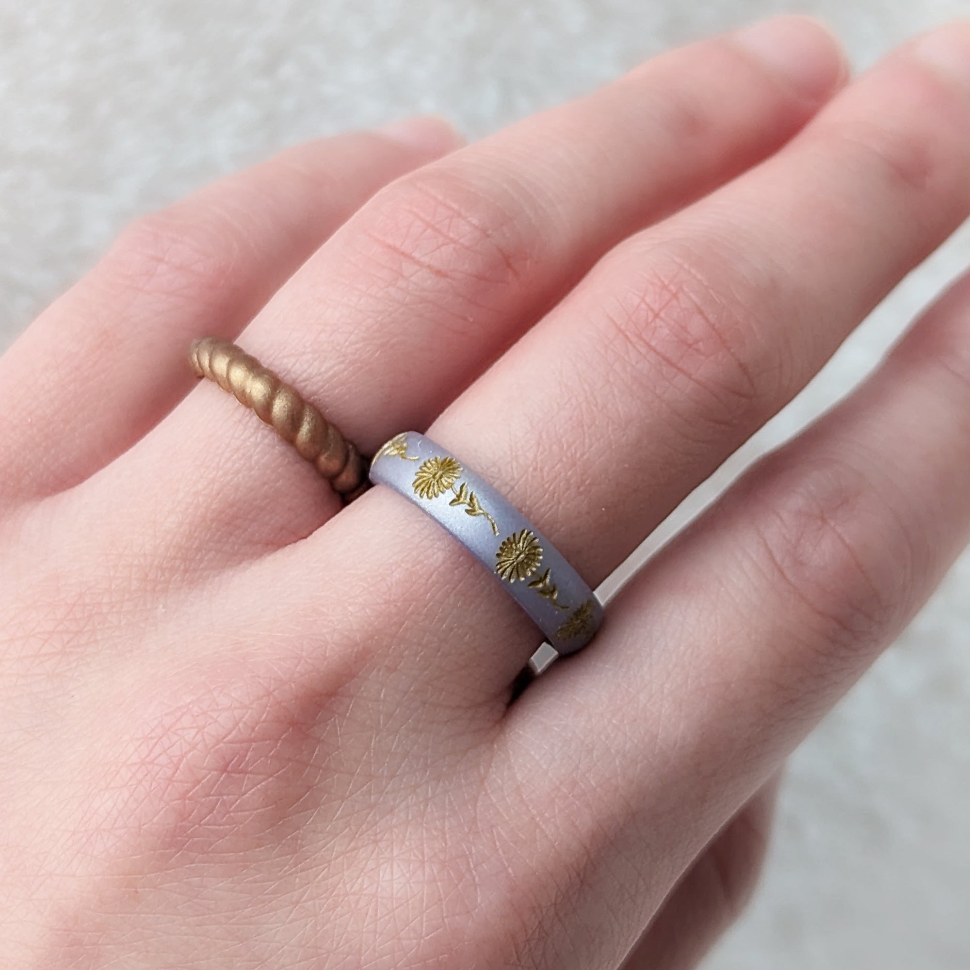 Daisy Silicone Ring, April Birth Flower, Engraved with Gold Inlay