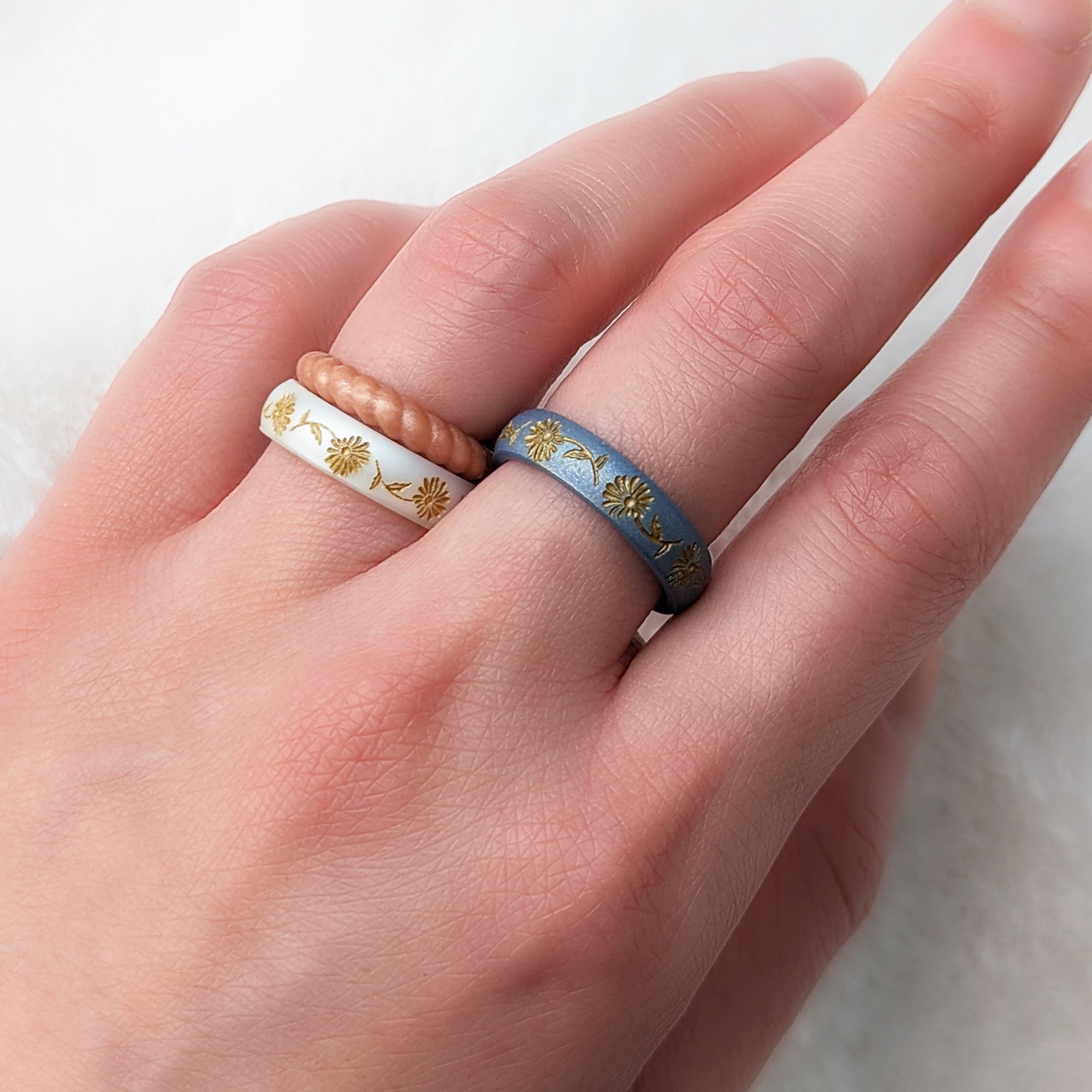 Aster Silicone Ring, September Birth Flower, Engraved with Gold Inlay
