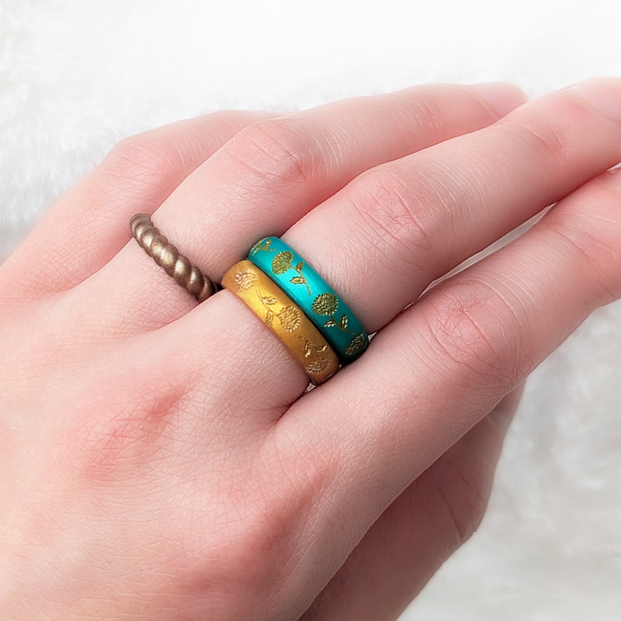 Chrysanthemum Silicone Ring, November Birth Flower, Engraved with Gold Inlay