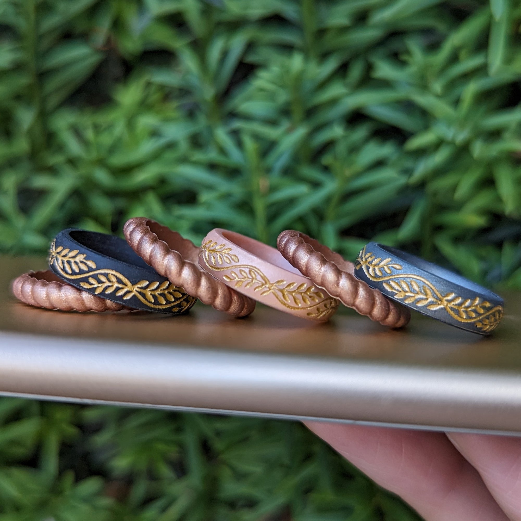 Gold Laurel Silicone Ring on Arc 4mm