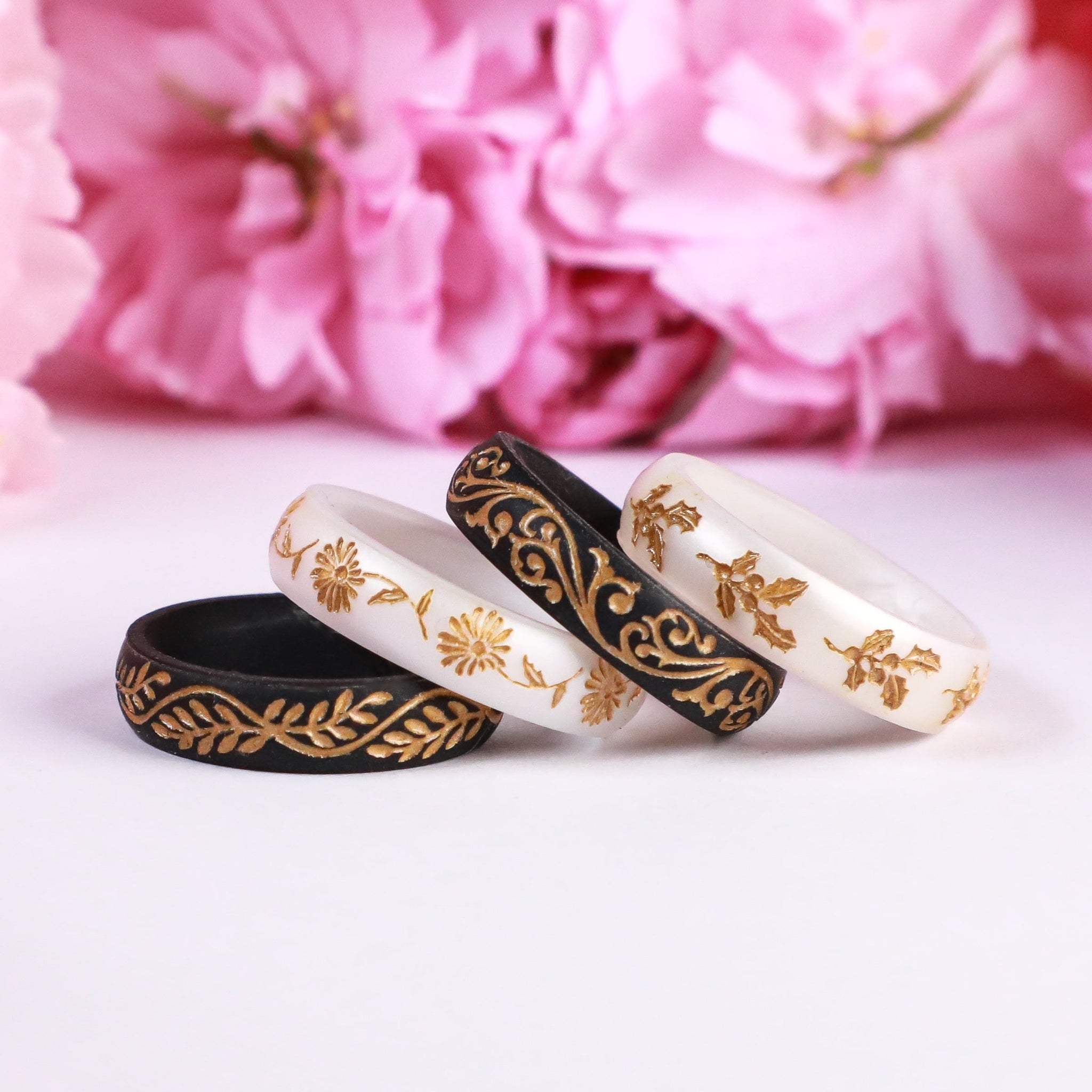 Daisy Silicone Ring, April Birth Flower, Engraved with Gold Inlay