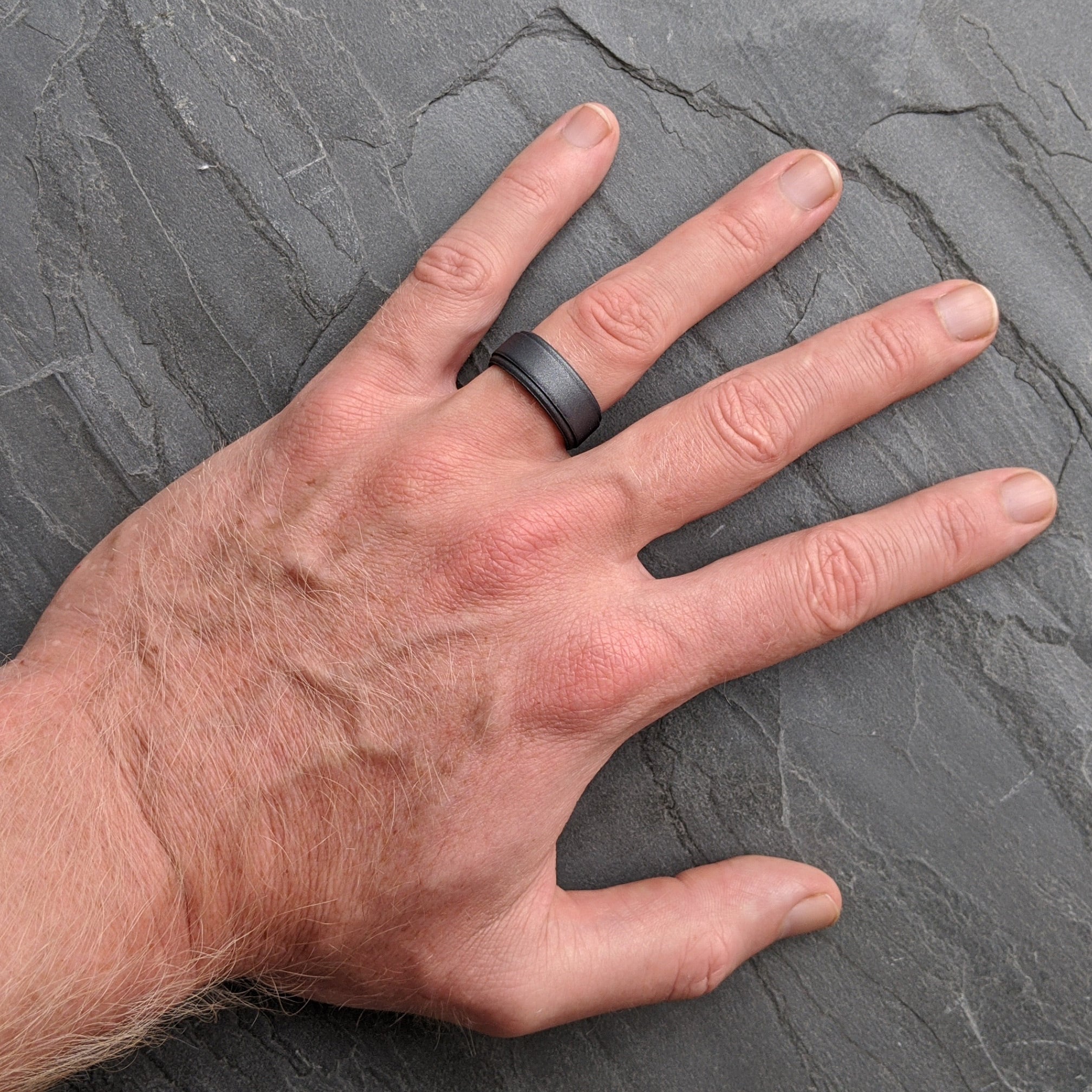 Dark Silver Step Edge Breathable Silicone Ring for Men - Knot Theory