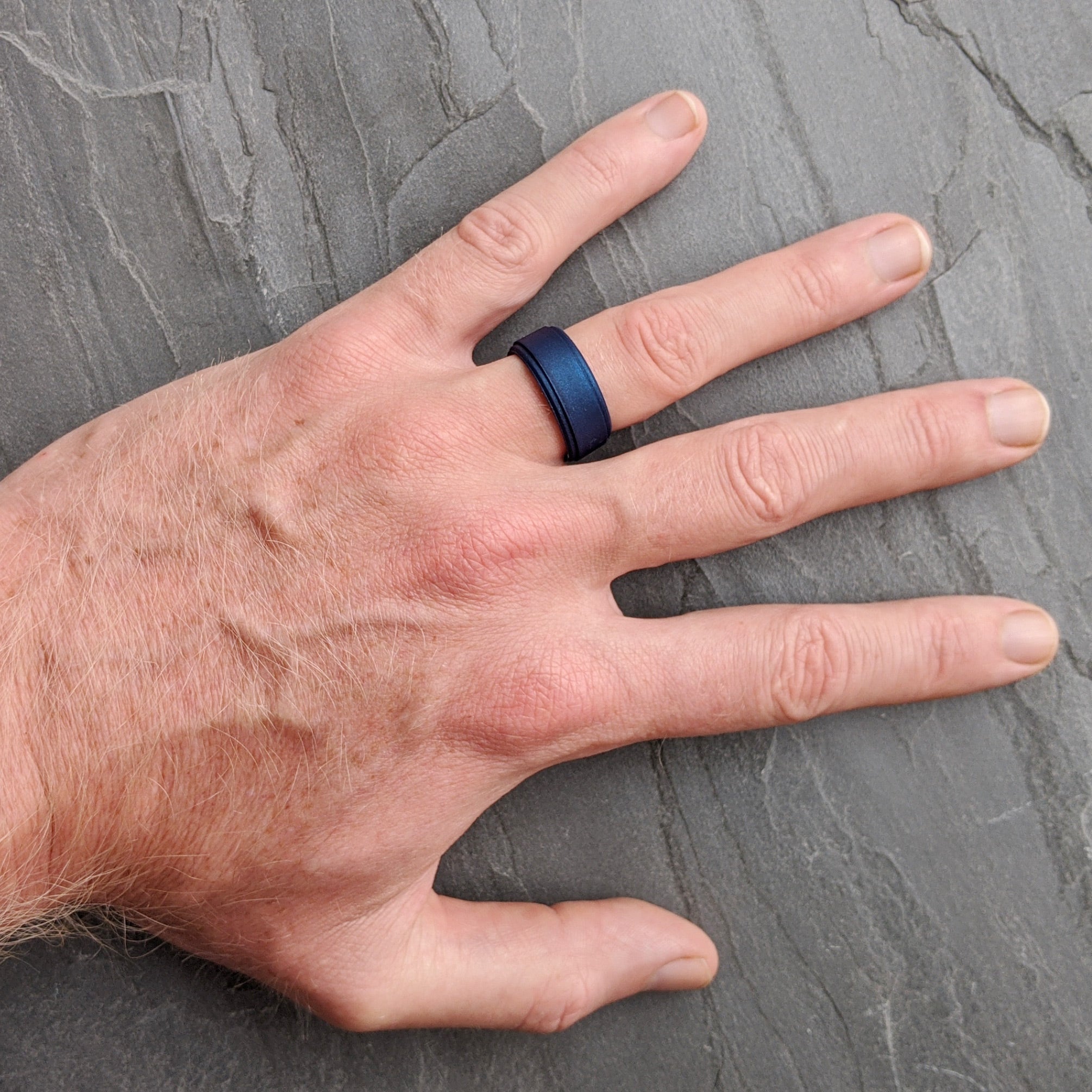 Metal Blue Step Edge Breathable Silicone Ring for Men - Knot Theory