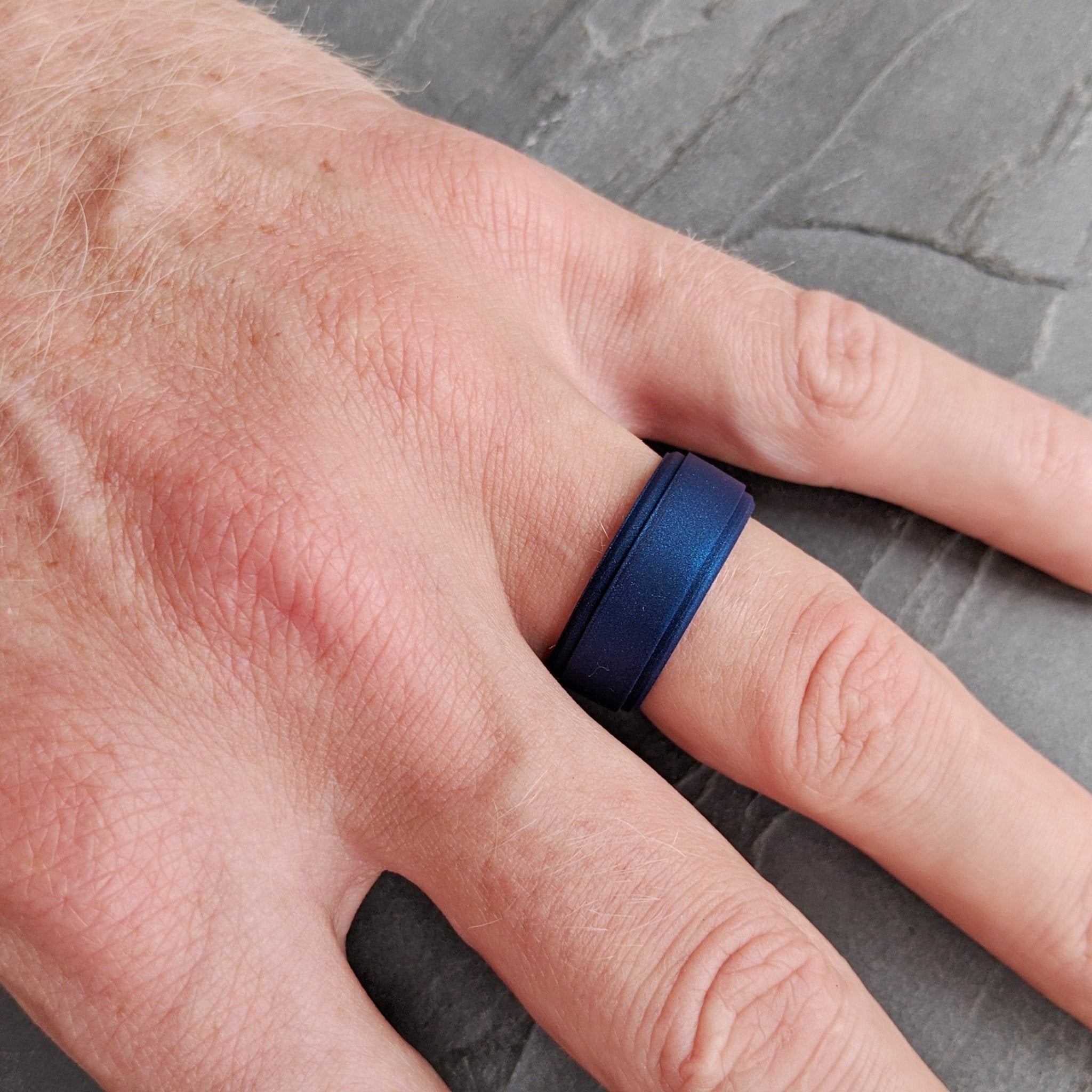 Metal Blue Step Edge Breathable Silicone Ring for Men - Knot Theory