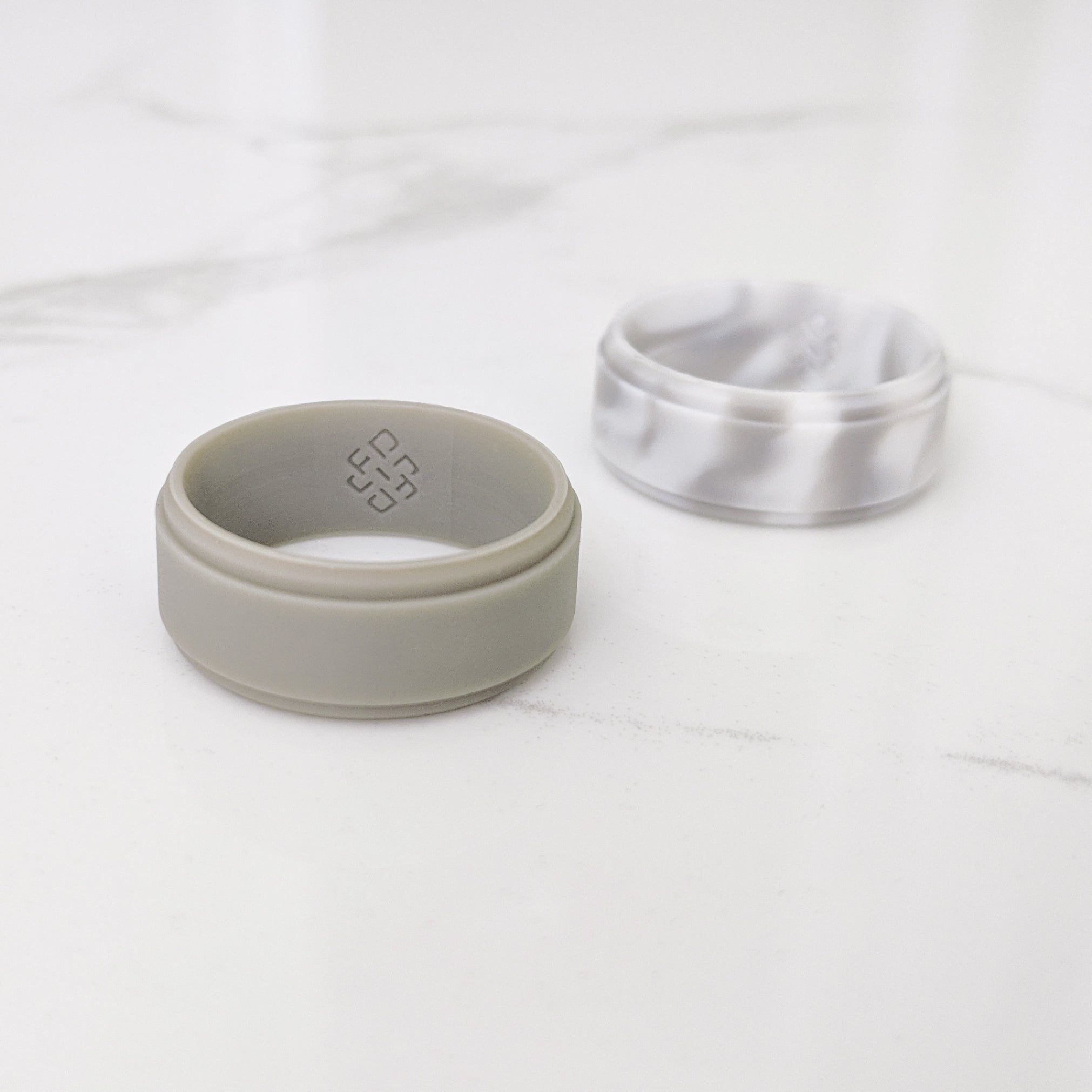 White Marble Step Edge Breathable Silicone Ring for Men - Knot Theory