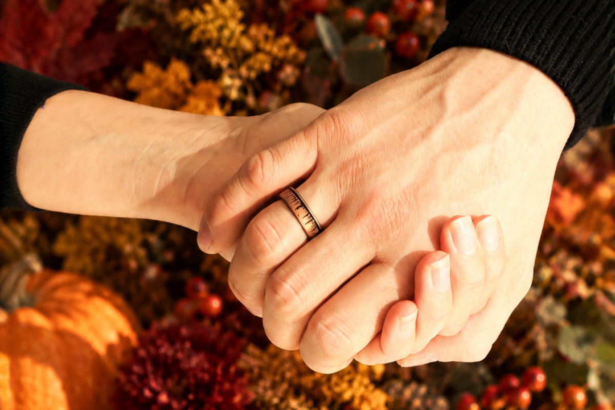 Fall wedding? Meet your all-terrain ring 🍂