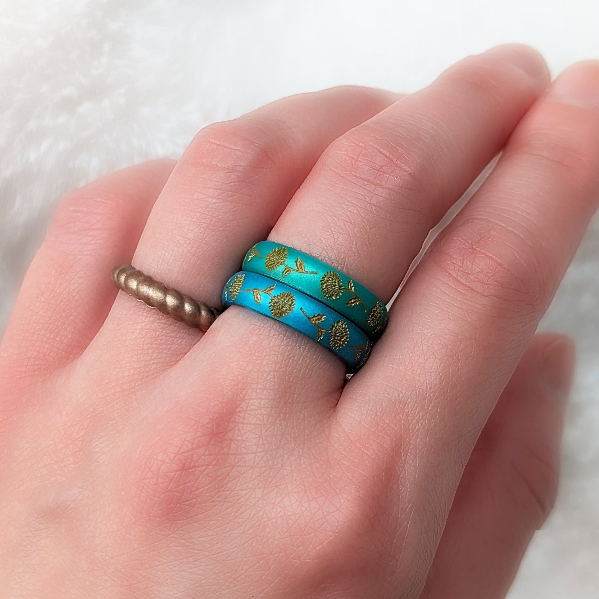 Chrysanthemum Silicone Ring, November Birth Flower, Engraved with Gold Inlay