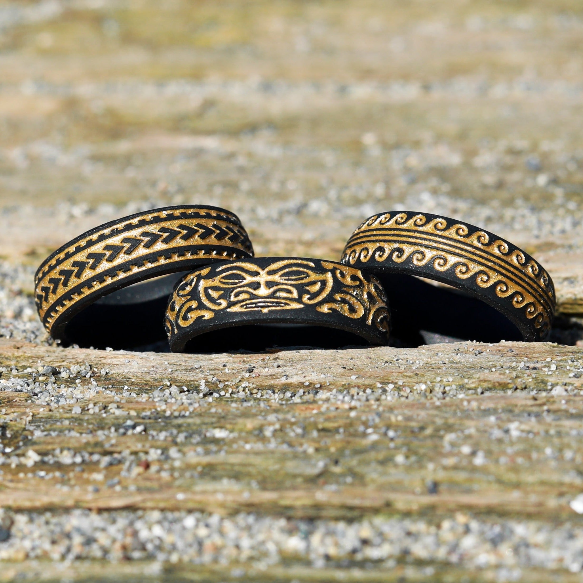 Gold Warrior of Courage Spearheads Silicone Ring on Arc 6mm