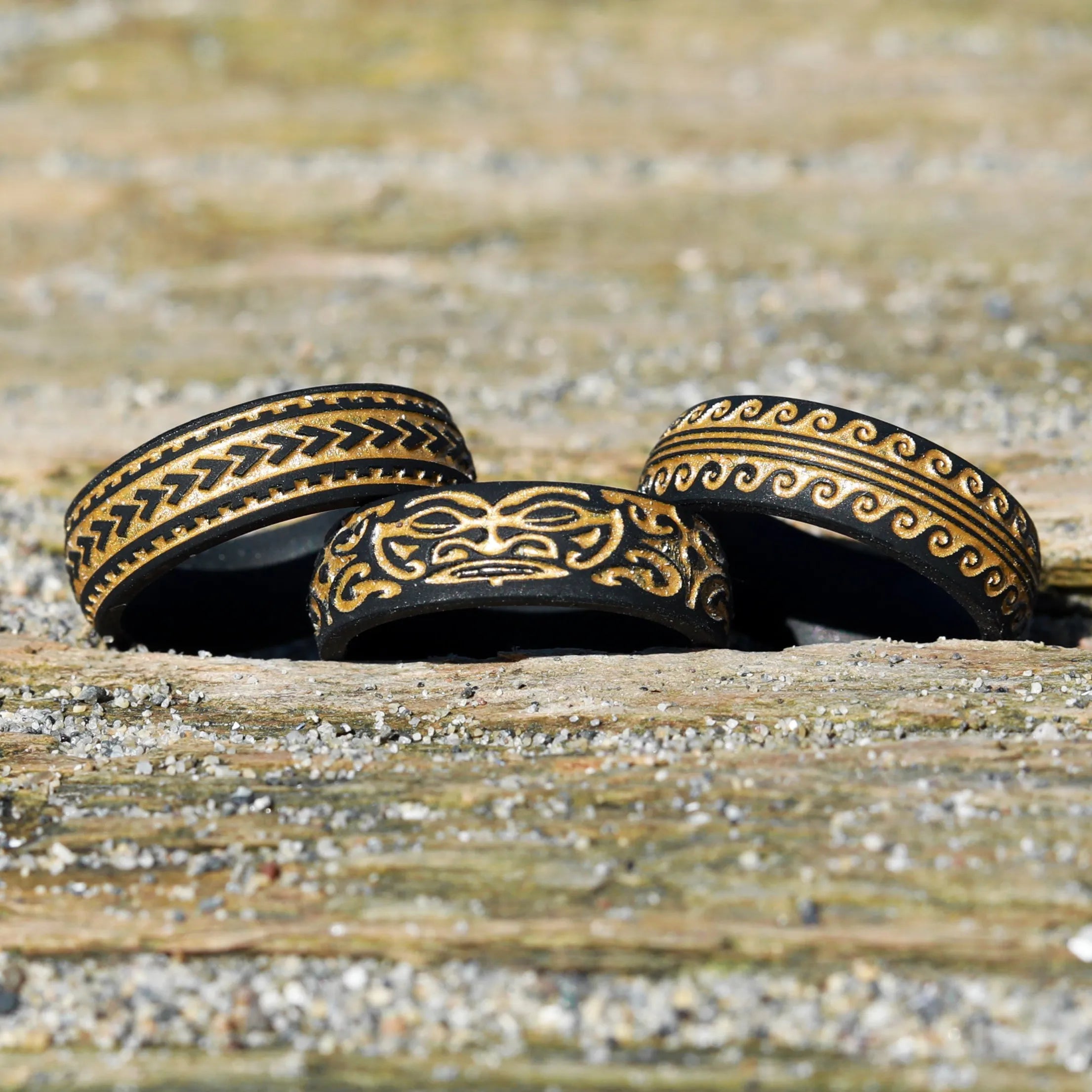 Gold Warrior of Courage Spearheads Silicone Ring on Arc 6mm