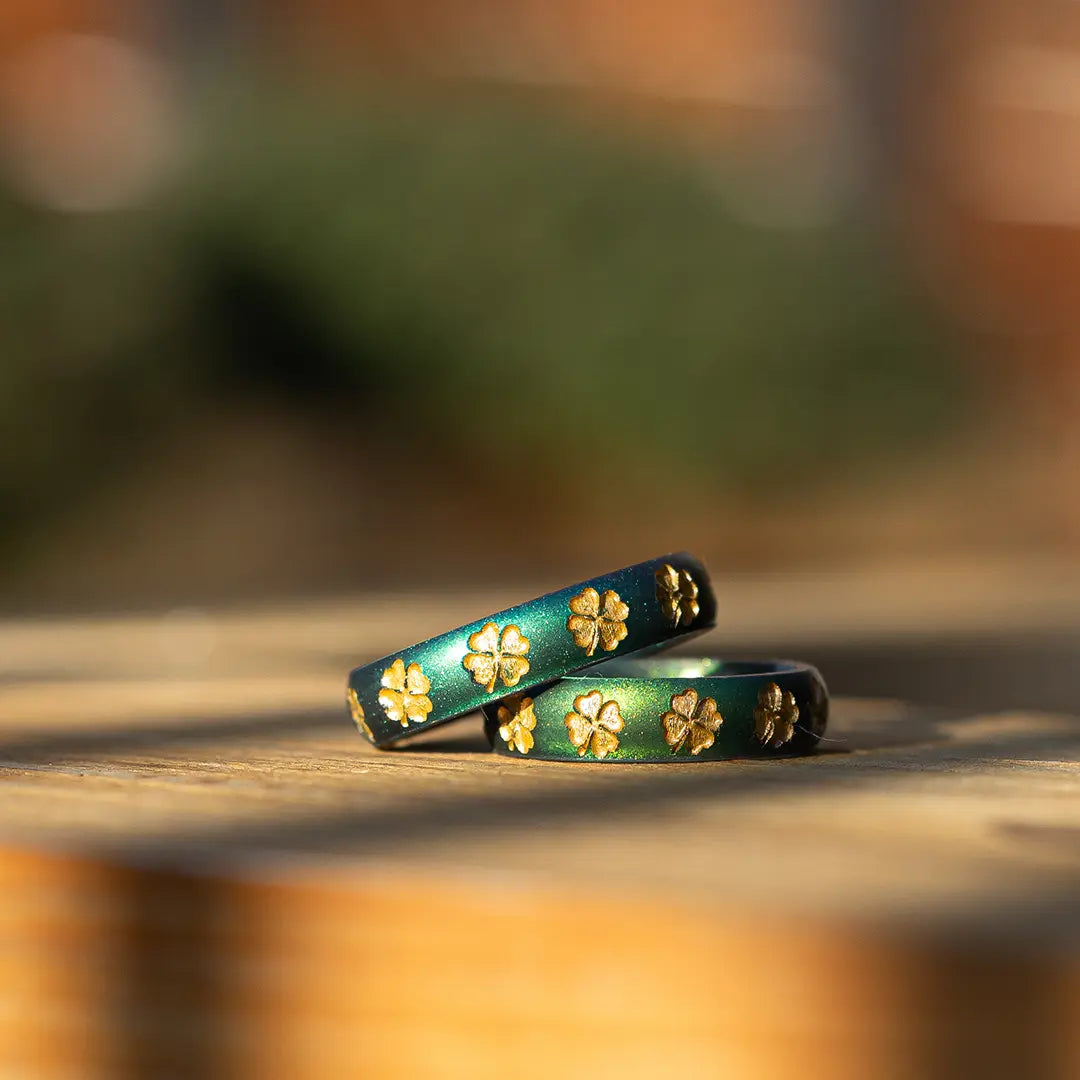 Gold Lucky Clover on Arc 4mm