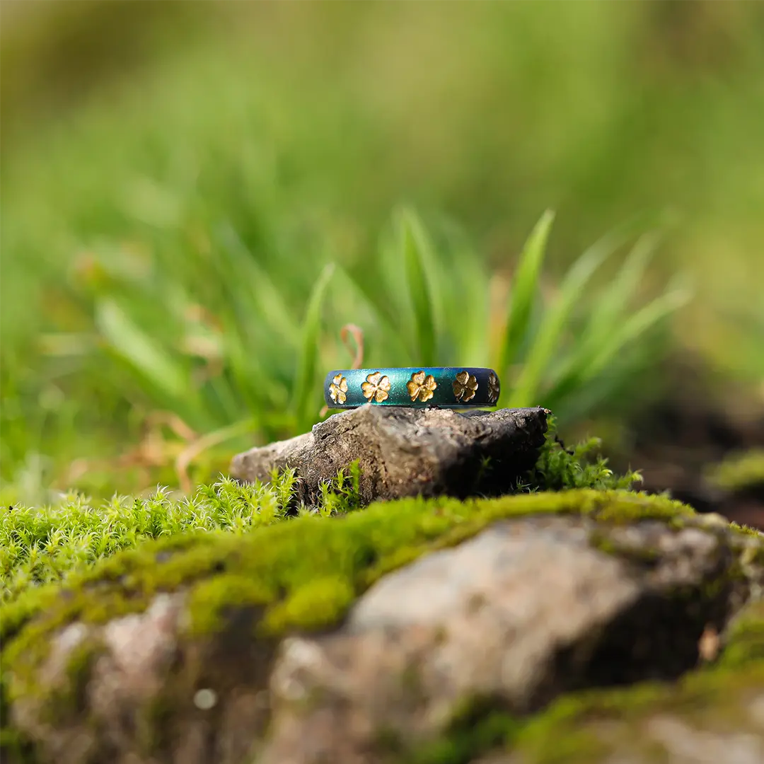 Lucky Clovers Silicone Ring, Engraved with Gold Inlay - Arc 4mm