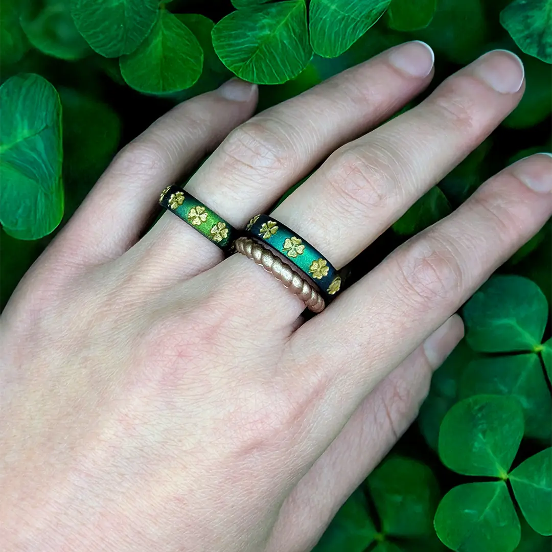 Gold Lucky Clover on Arc 4mm