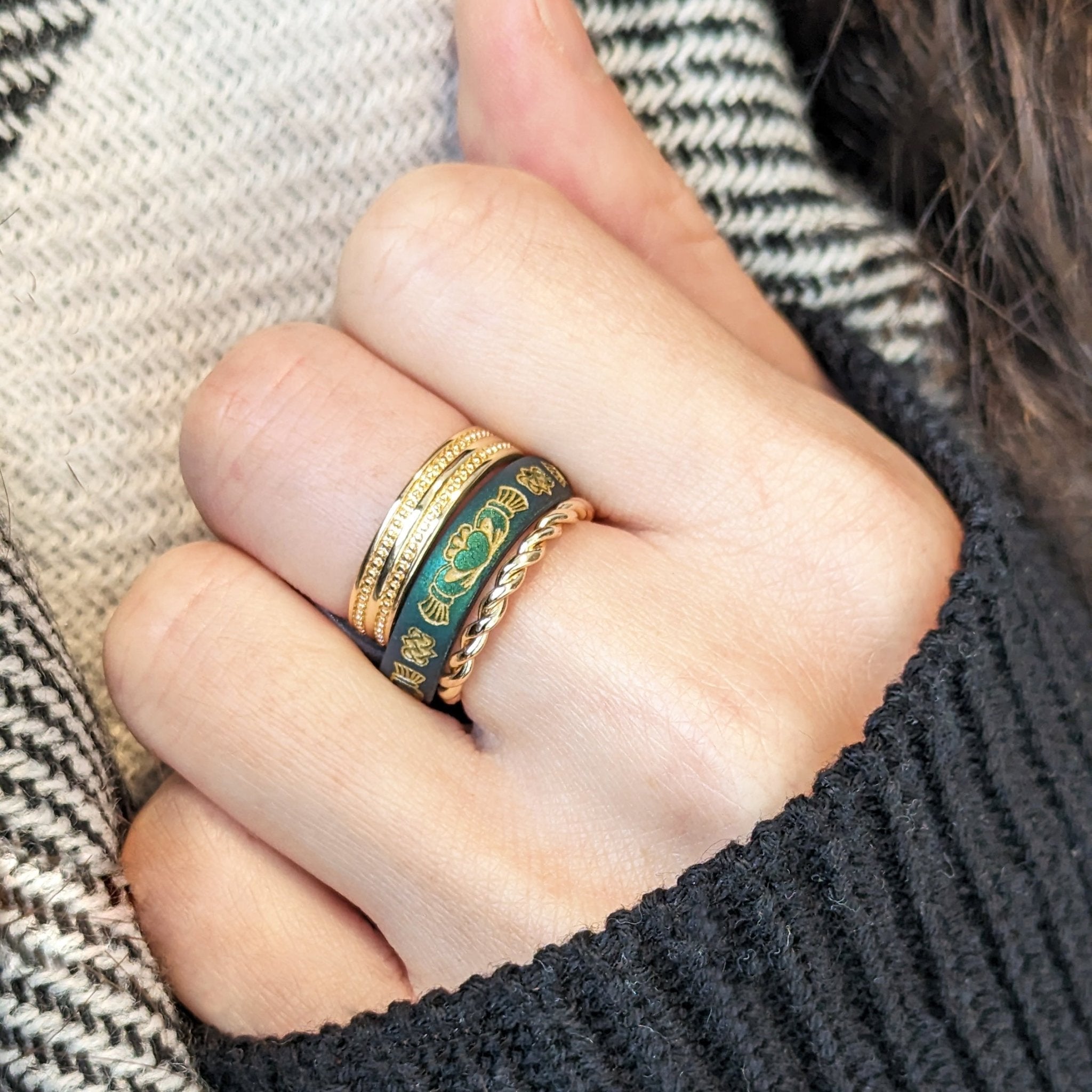 Gold Claddagh Silicone Ring - Engraved Arc 4mm or 6mm