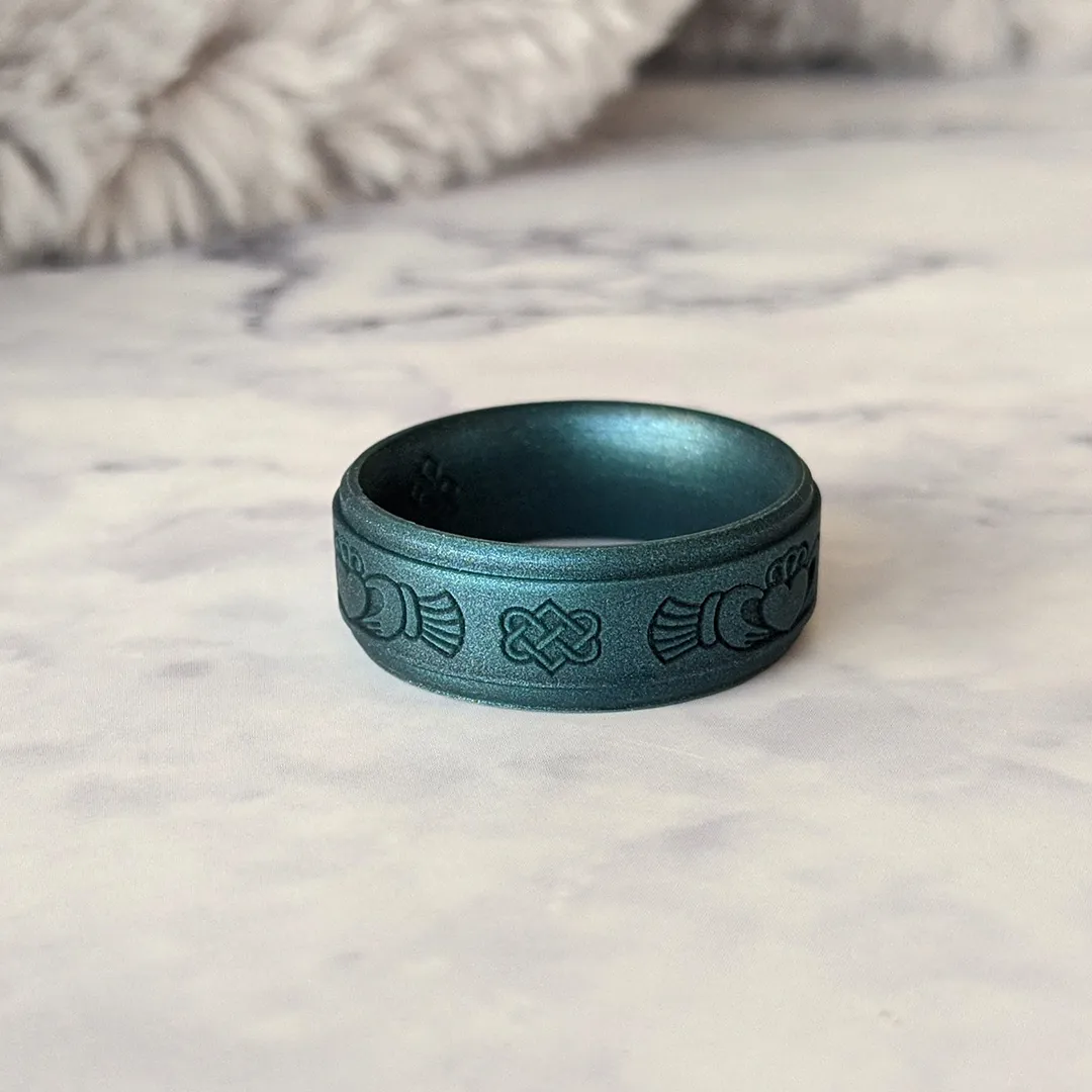 Claddagh Silicone Ring on Rise 8mm