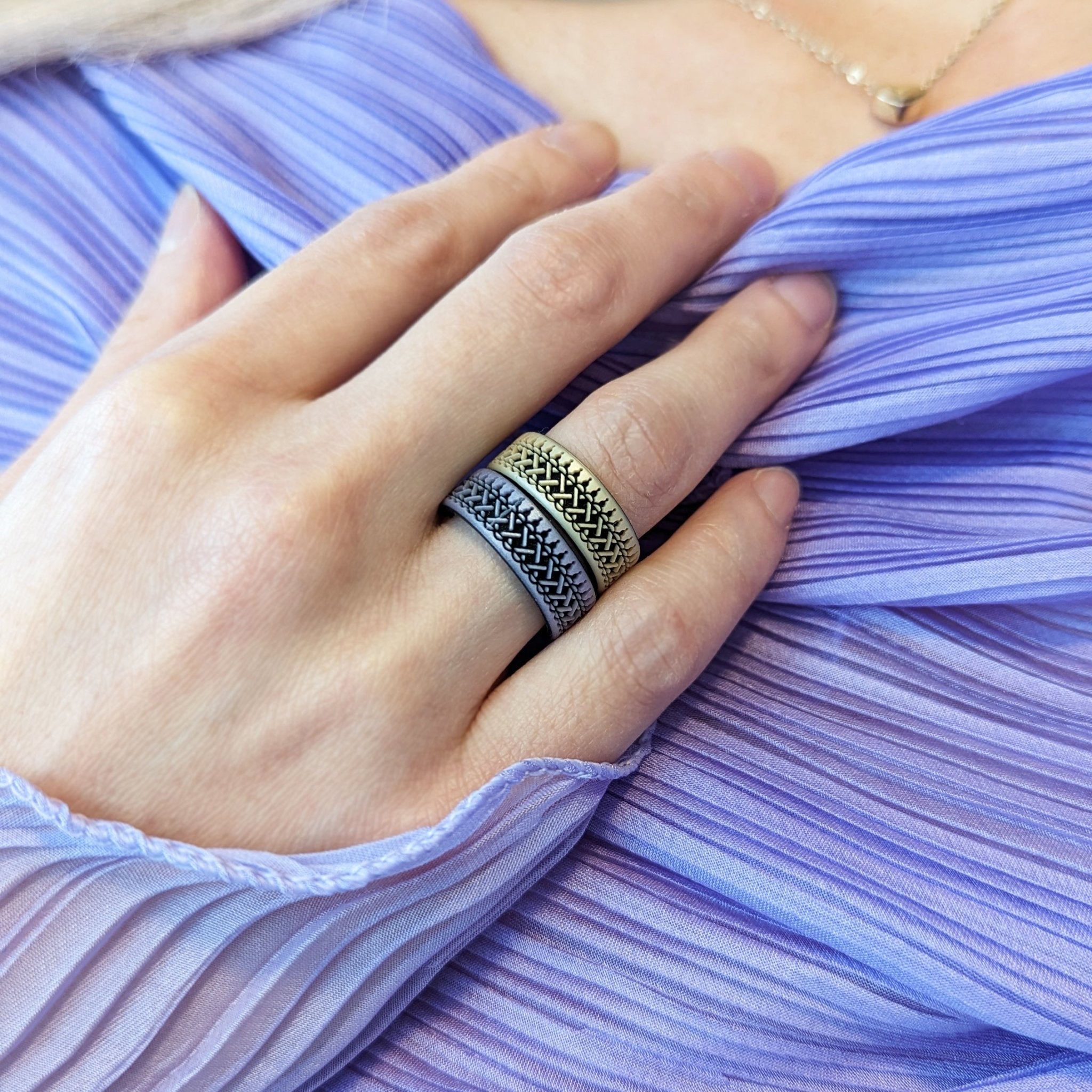 Roots Silicone Wedding Ring - Chakra & Mehndi Henna Inspired - Engraved Dual Layer