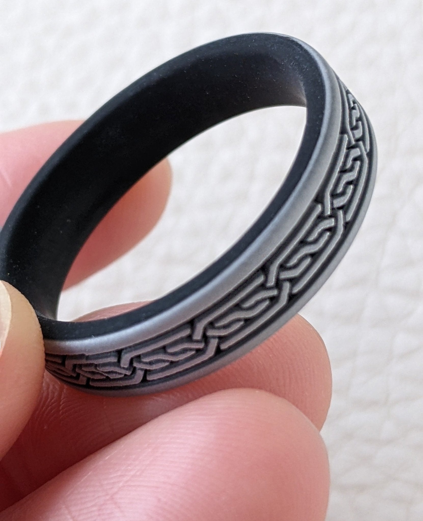 Celtic Band Silicone Ring - Engraved Dual Layer - Knot Theory