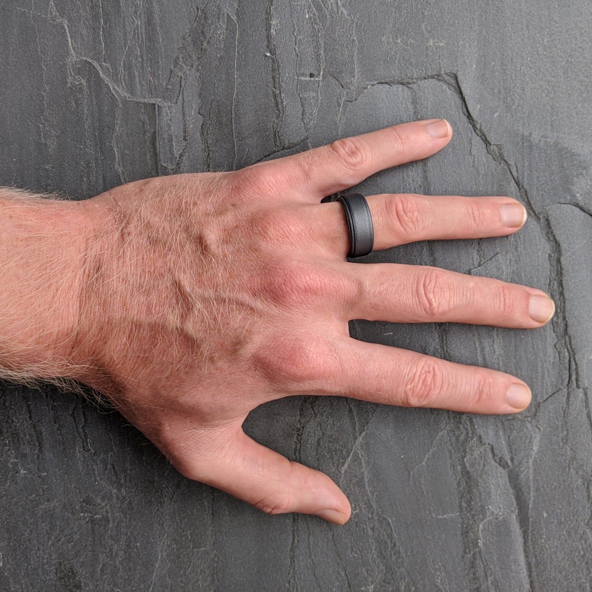 Dark Silver Step Edge Breathable Silicone Ring for Men - Knot Theory