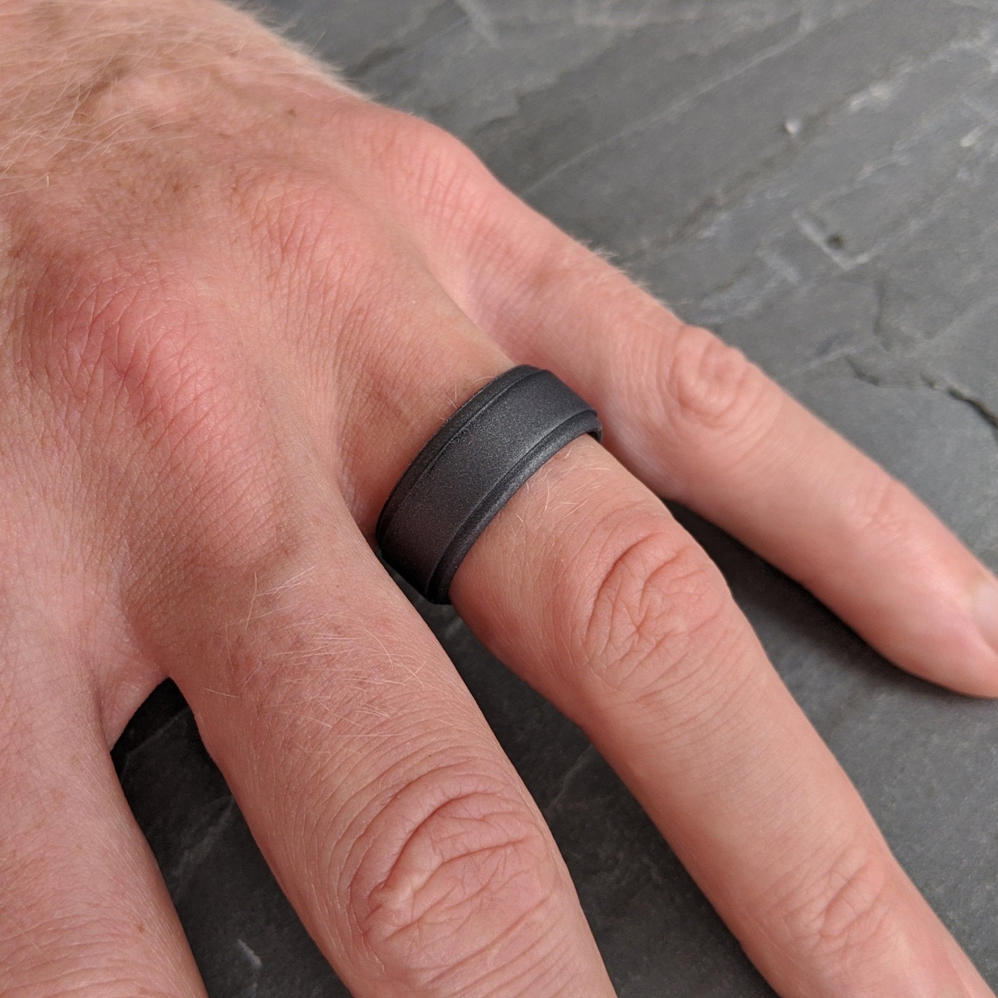 Dark Silver Step Edge Breathable Silicone Ring for Men - Knot Theory