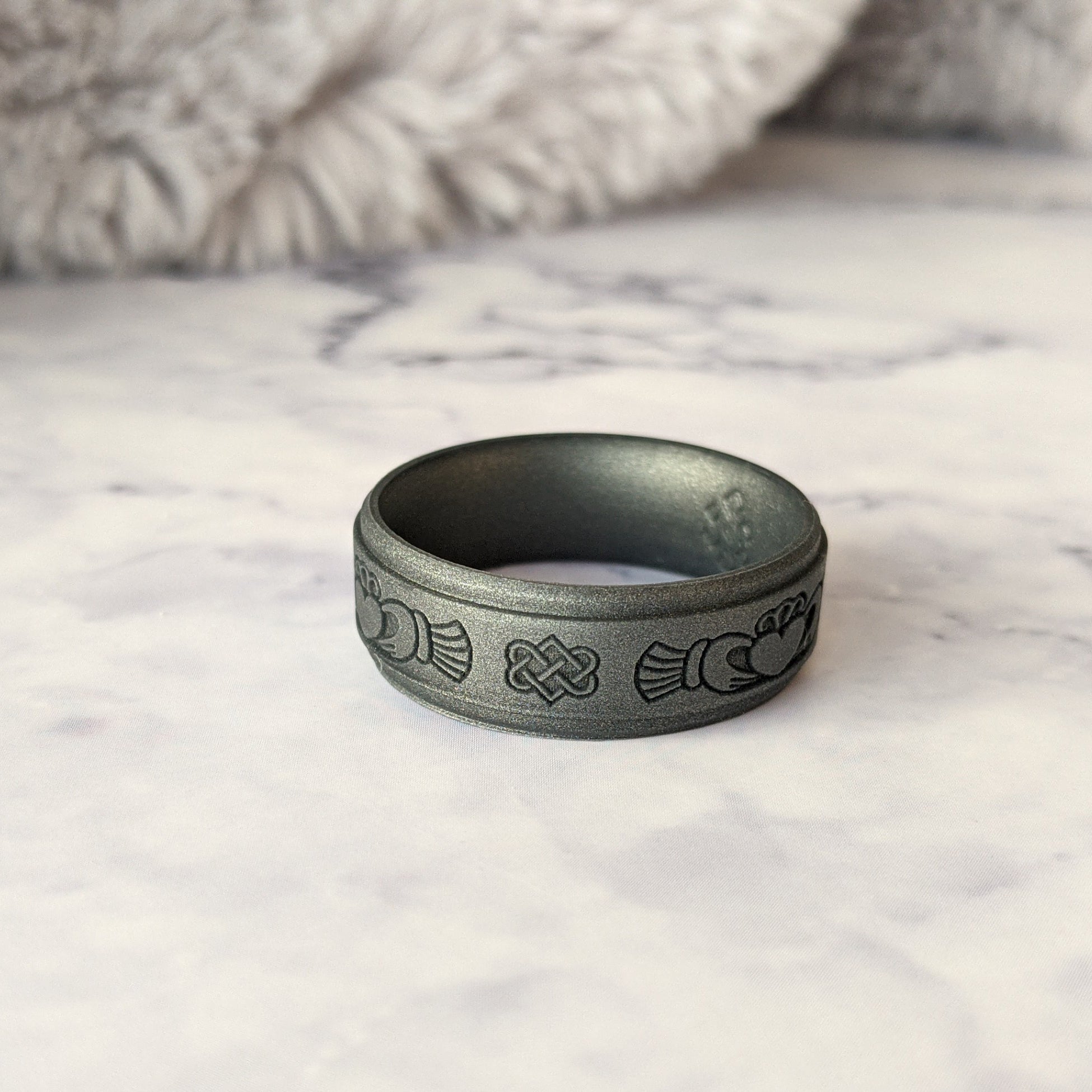Pair of Silver and Black Hug Rings , Valentine Couple Ring