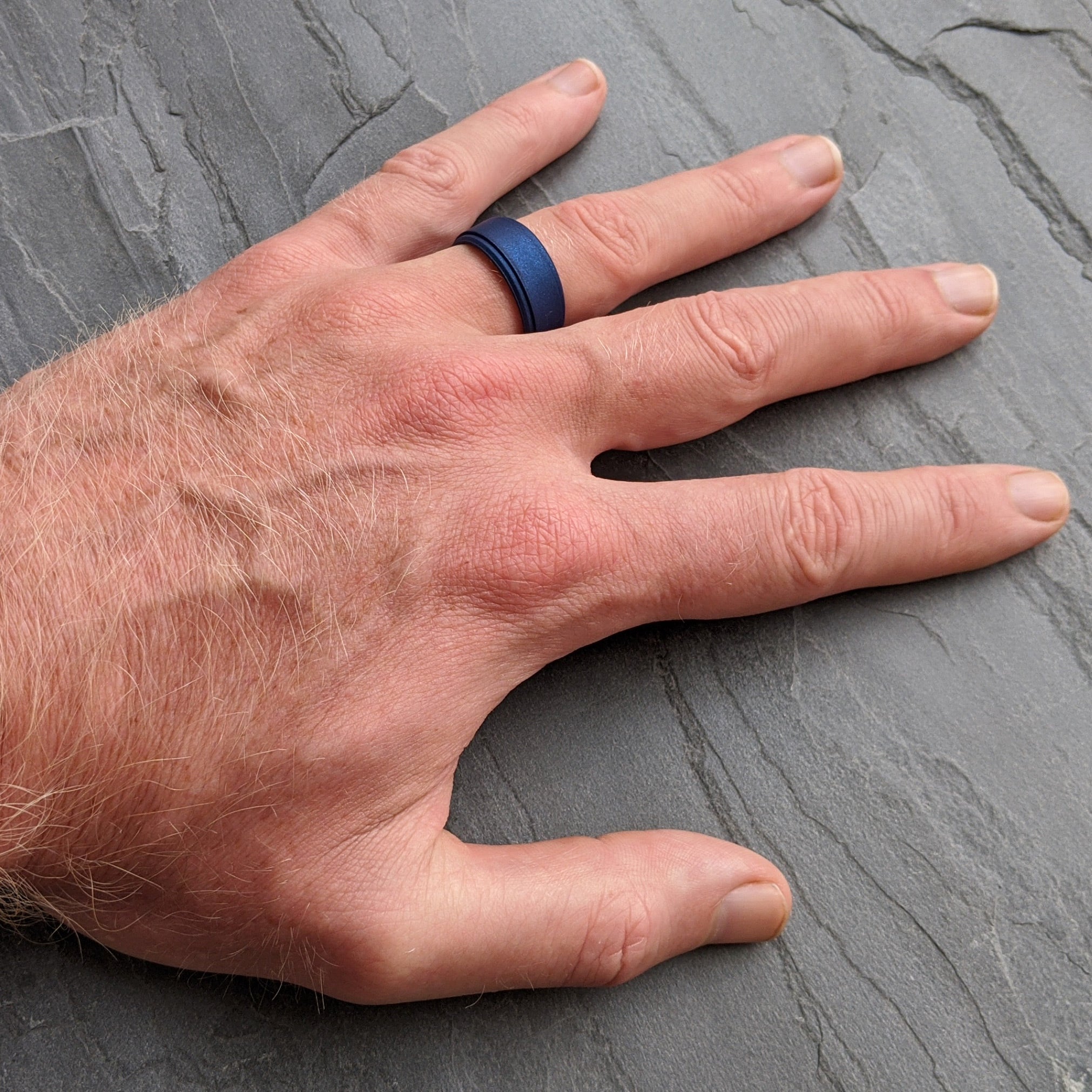 Metal Blue Step Edge Breathable Silicone Ring for Men - Knot Theory