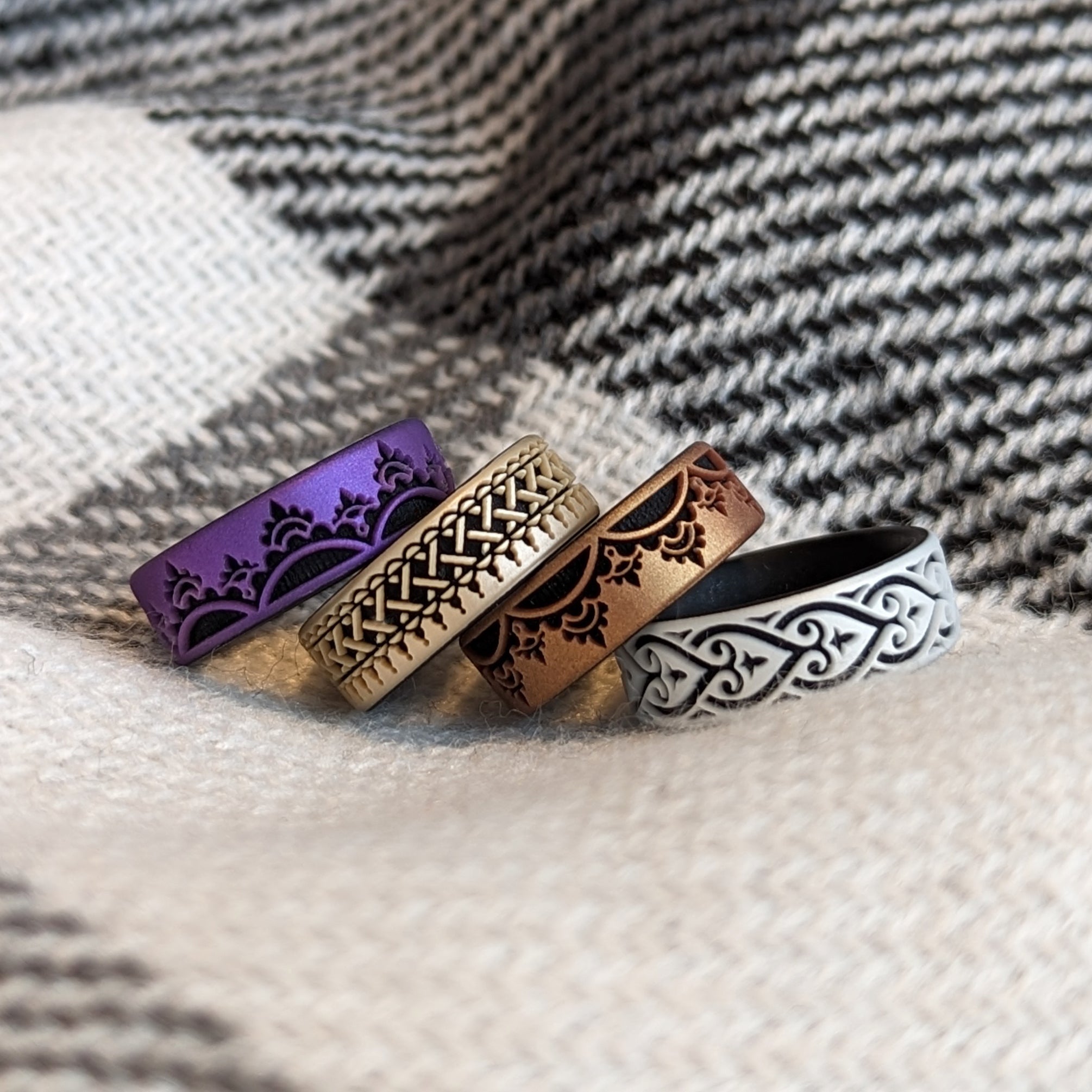 Roots Silicone Wedding Ring - Chakra & Mehndi Henna Inspired - Engraved Dual Layer - Knot Theory