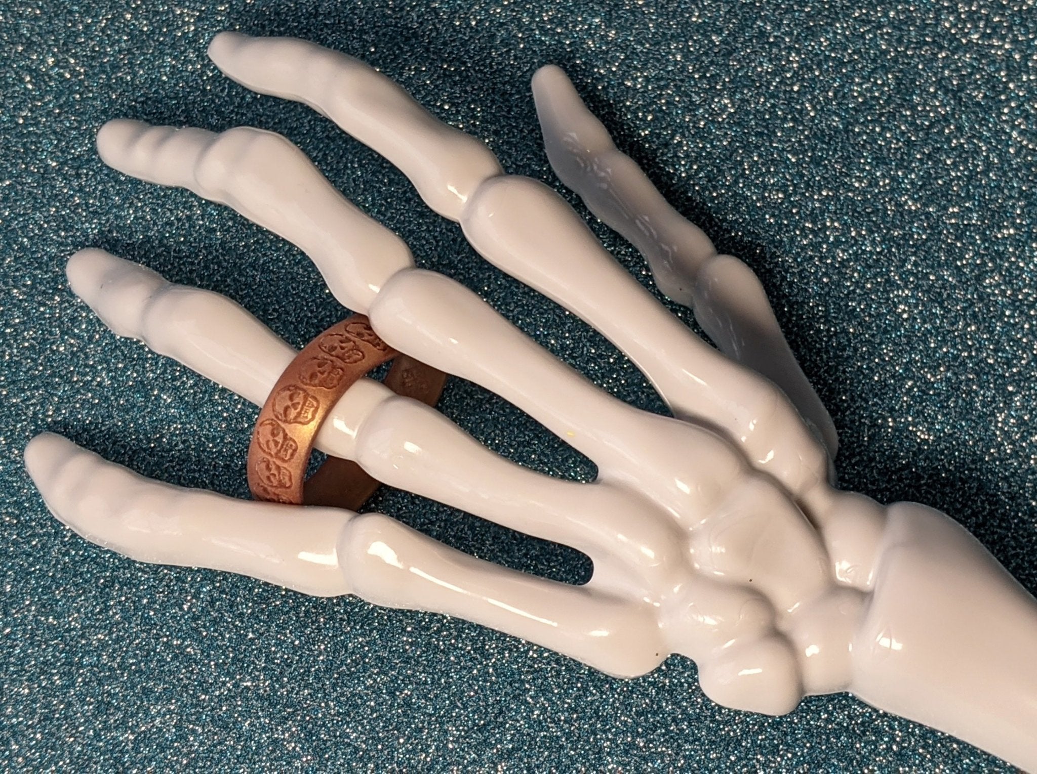 Skulls Silicone Ring - Custom Engraved Arc 4mm or 6mm Band - Knot Theory