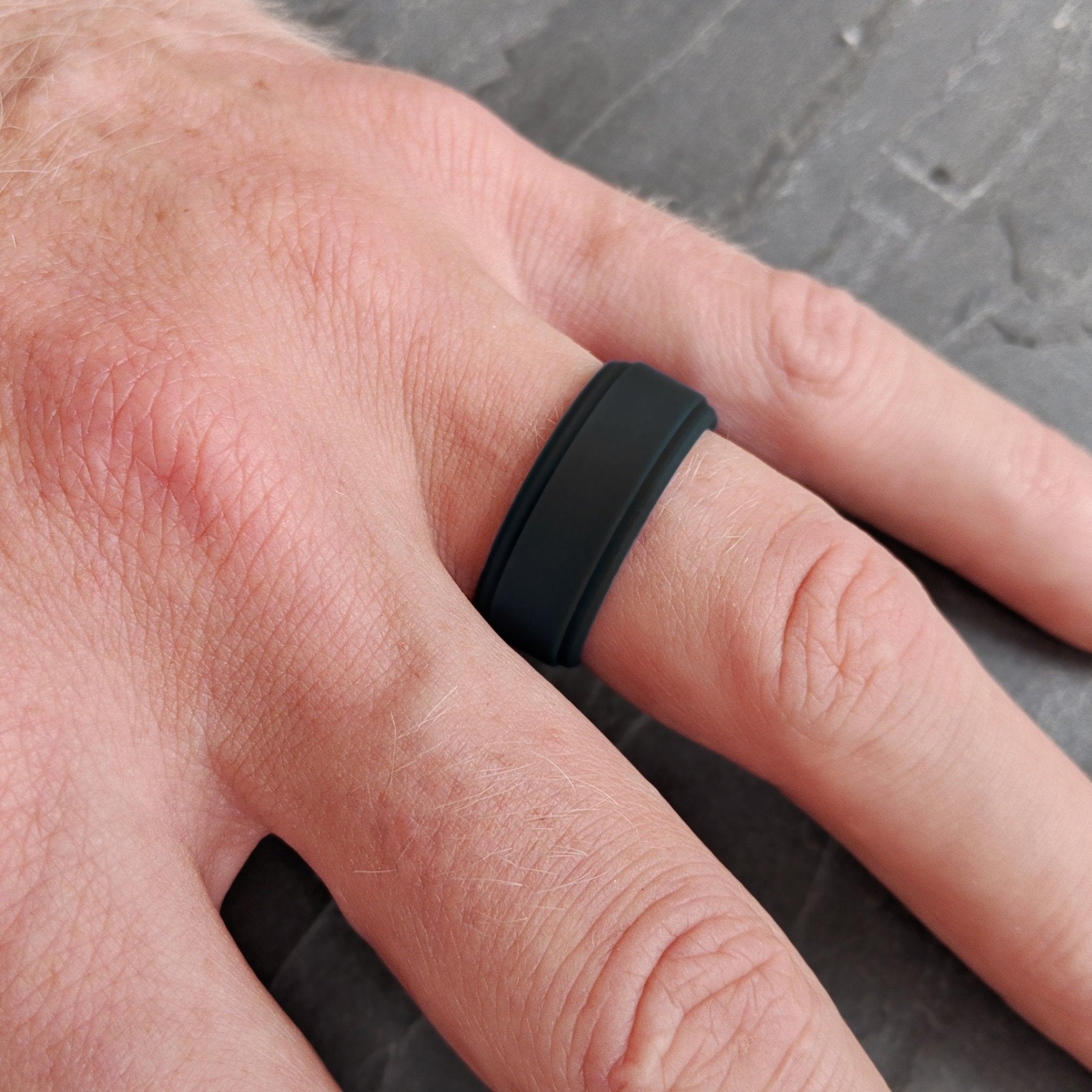 Smooth Black Step Edge Breathable Silicone Ring for Men - Knot Theory