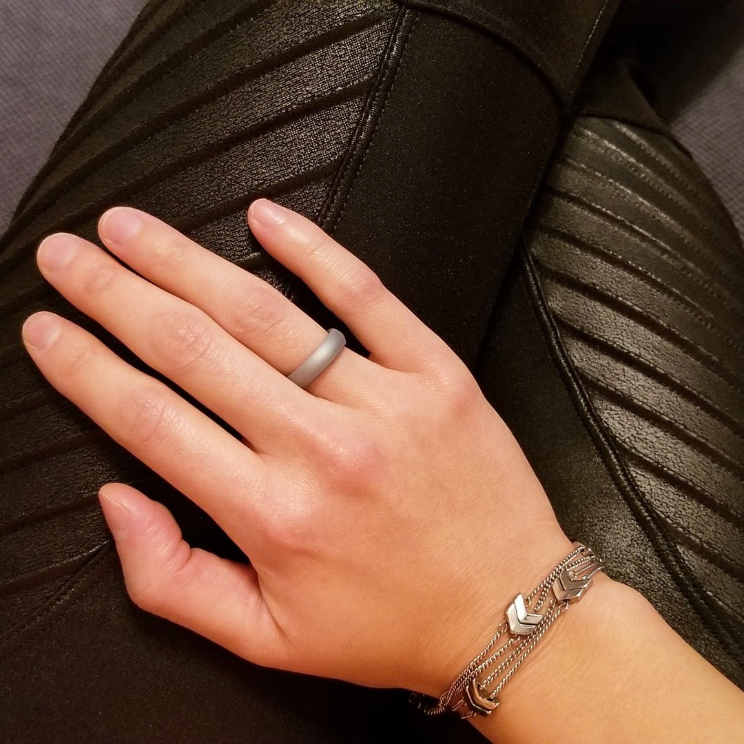 Smooth Silver Breathable Silicone Ring For Men and Women - Knot Theory