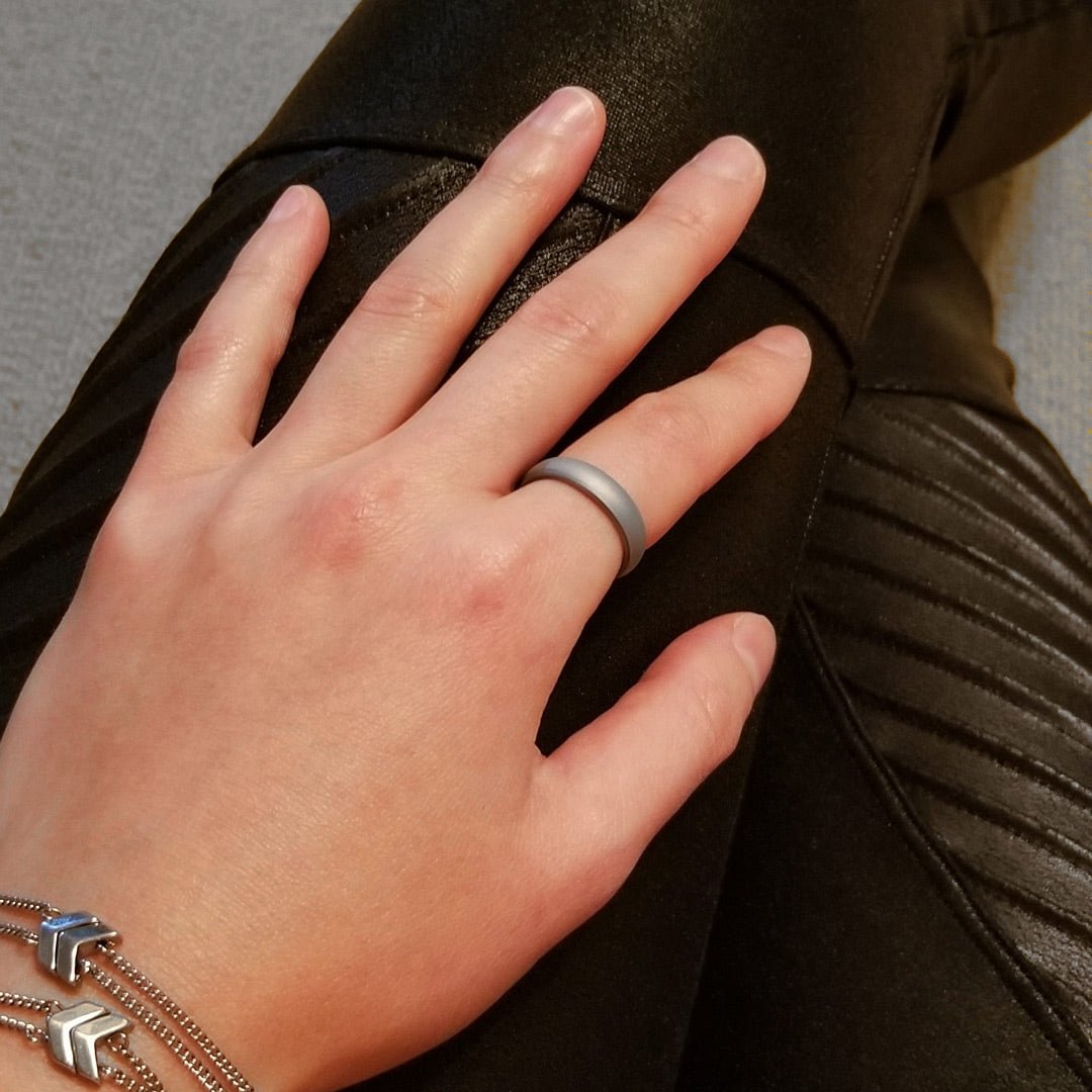 Smooth Silver Breathable Silicone Ring For Men and Women - Knot Theory