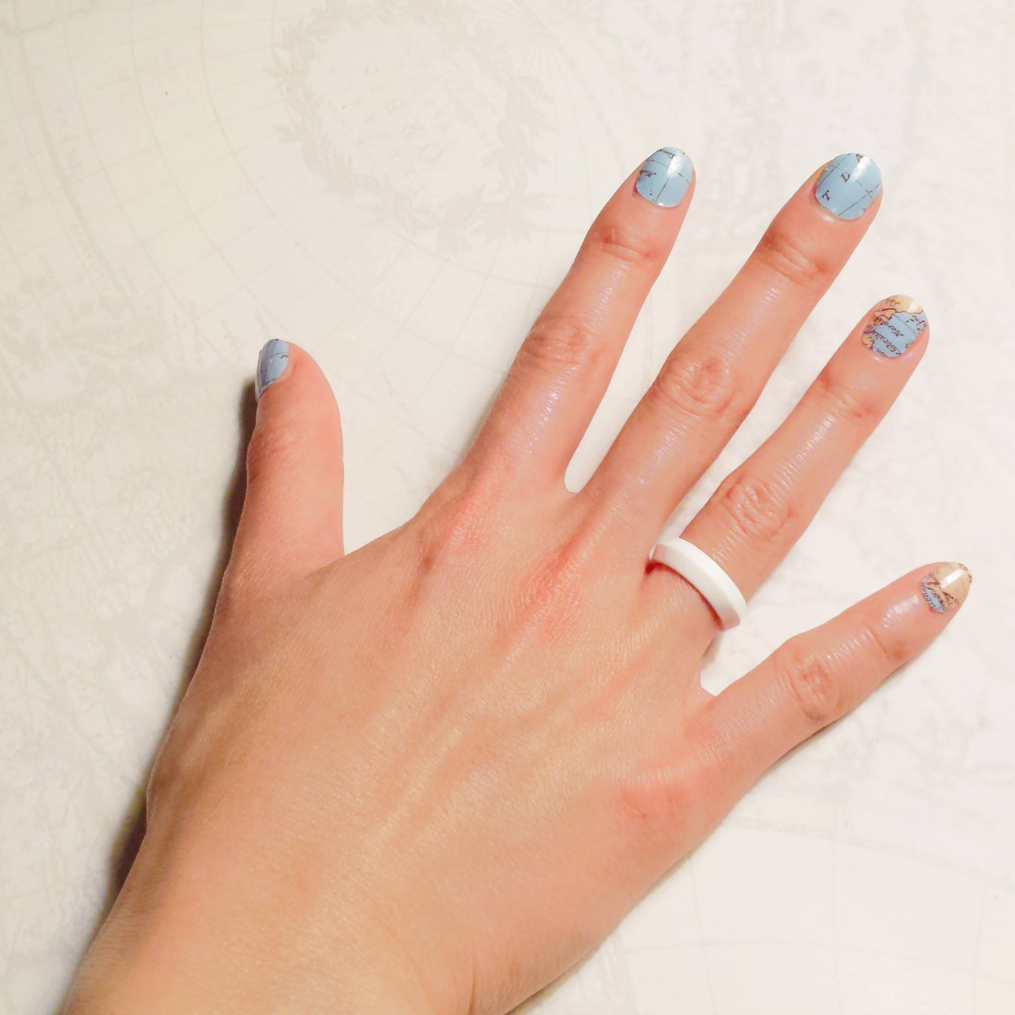 White K-Edge Silicone Ring For Women - Knot Theory