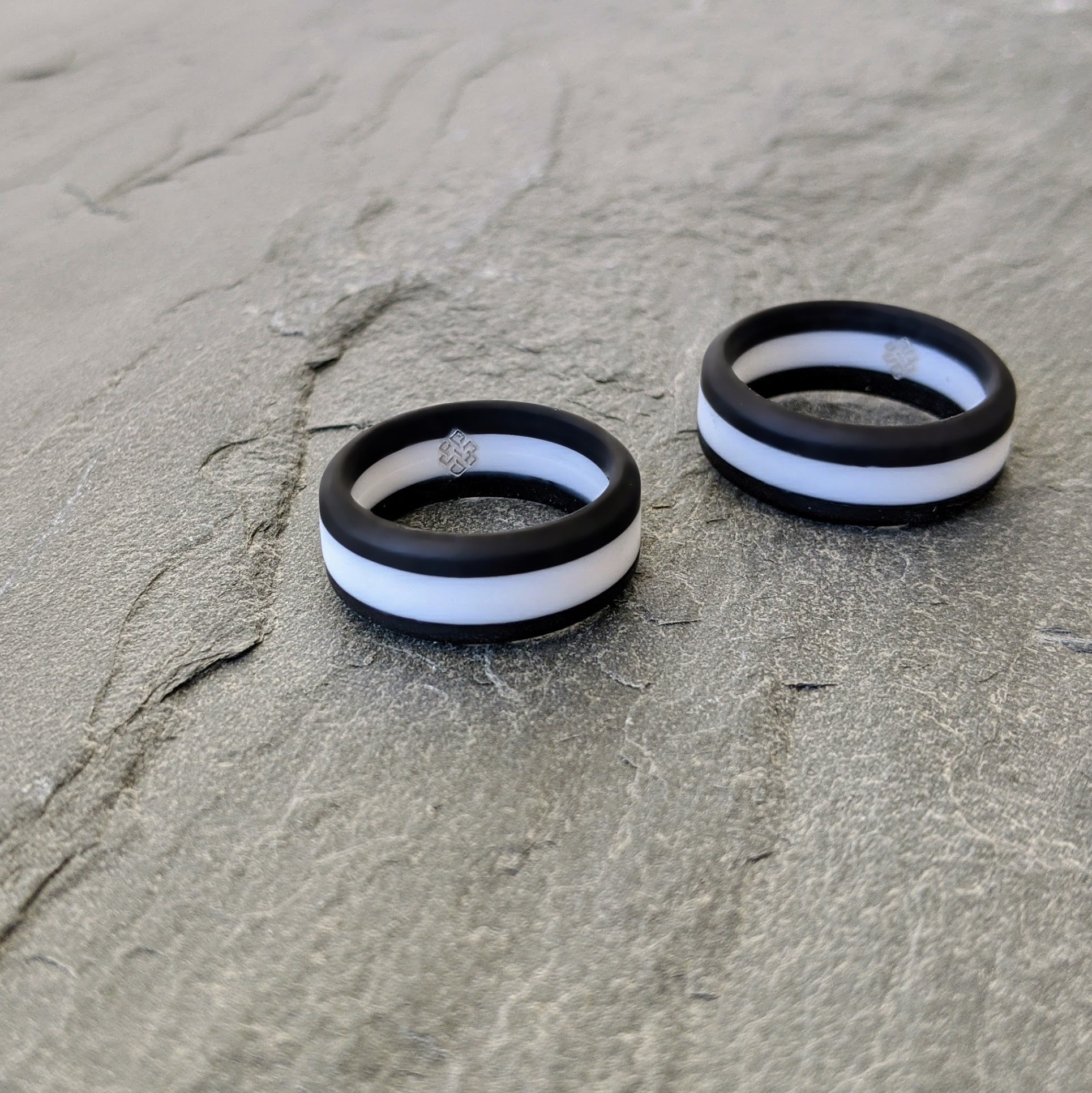 White Stripe Silicone Ring for Men - Knot Theory